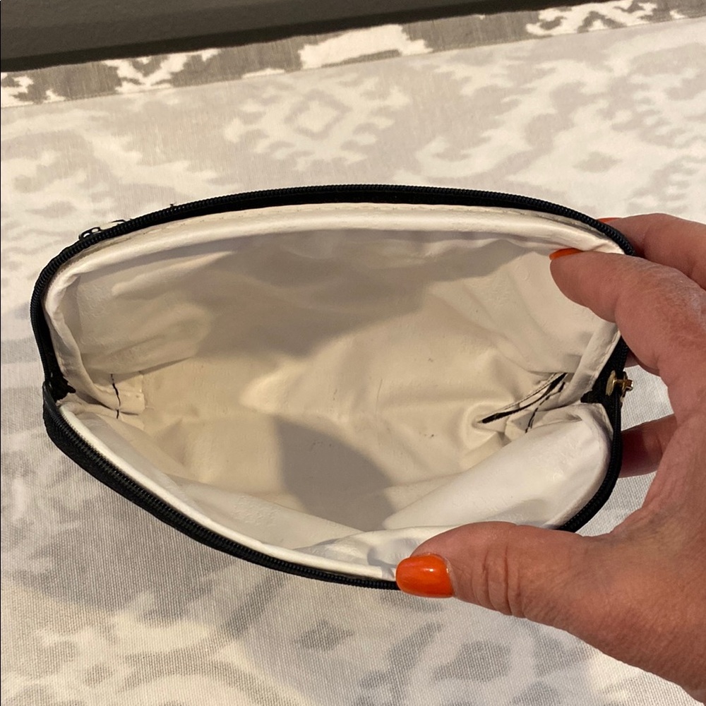Dior Black and White Cosmetic Bag with Mirror and Elegant Design - Picture 5 of 8